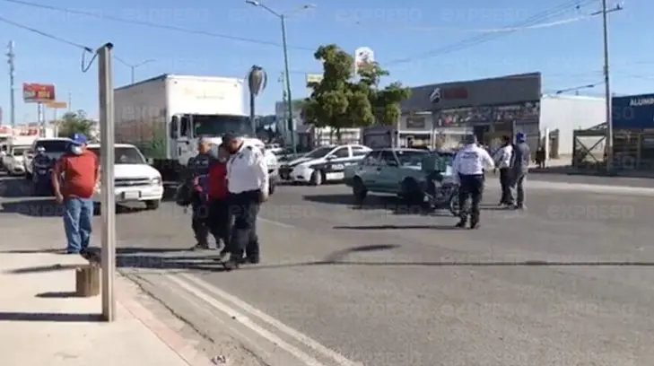 VIDEO | Mujer resulta lesionada en choque al norte de Hermosillo