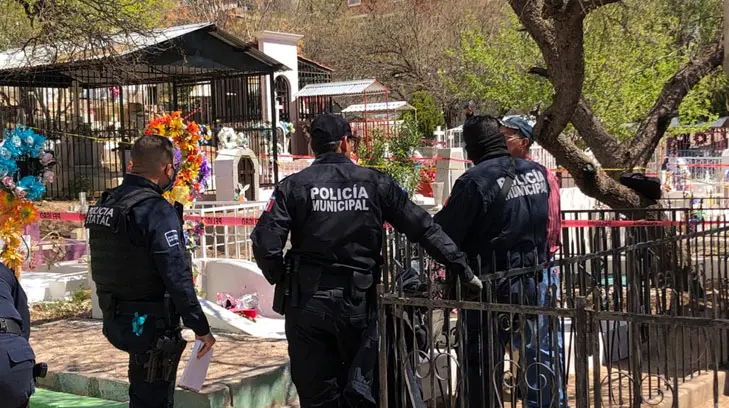Escalofriante hallazgo; encuentran cadáver entre las tumbas de un panteón en Nogales
