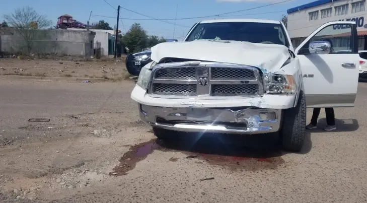 Choque y volcamiento deja lesionados a dos policías de Navojoa