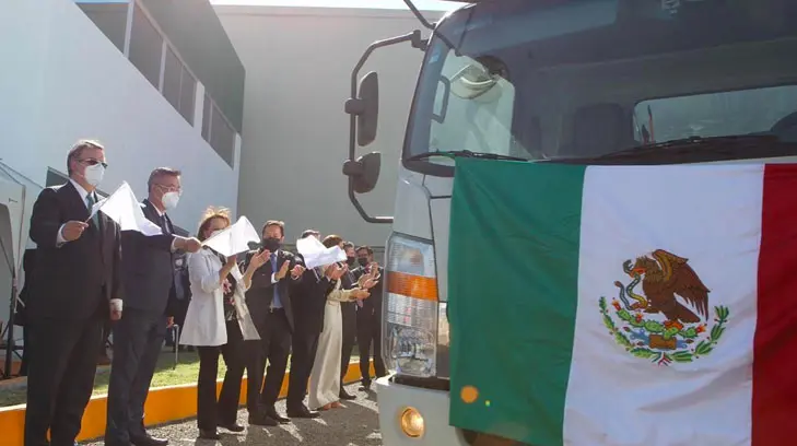 Sale primer lote de dosis china envasada en México