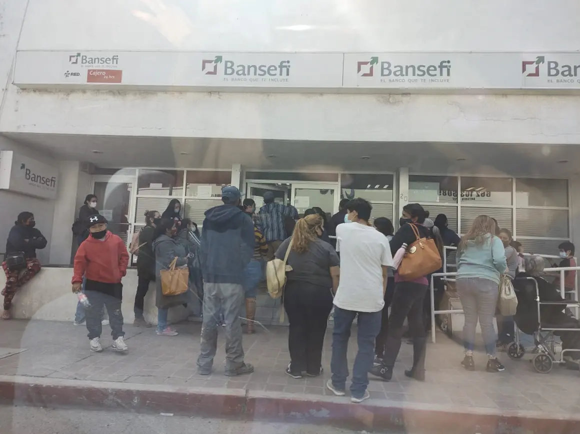 En este lugar del centro se les olvida la Sana Distancia a los hermosillenses