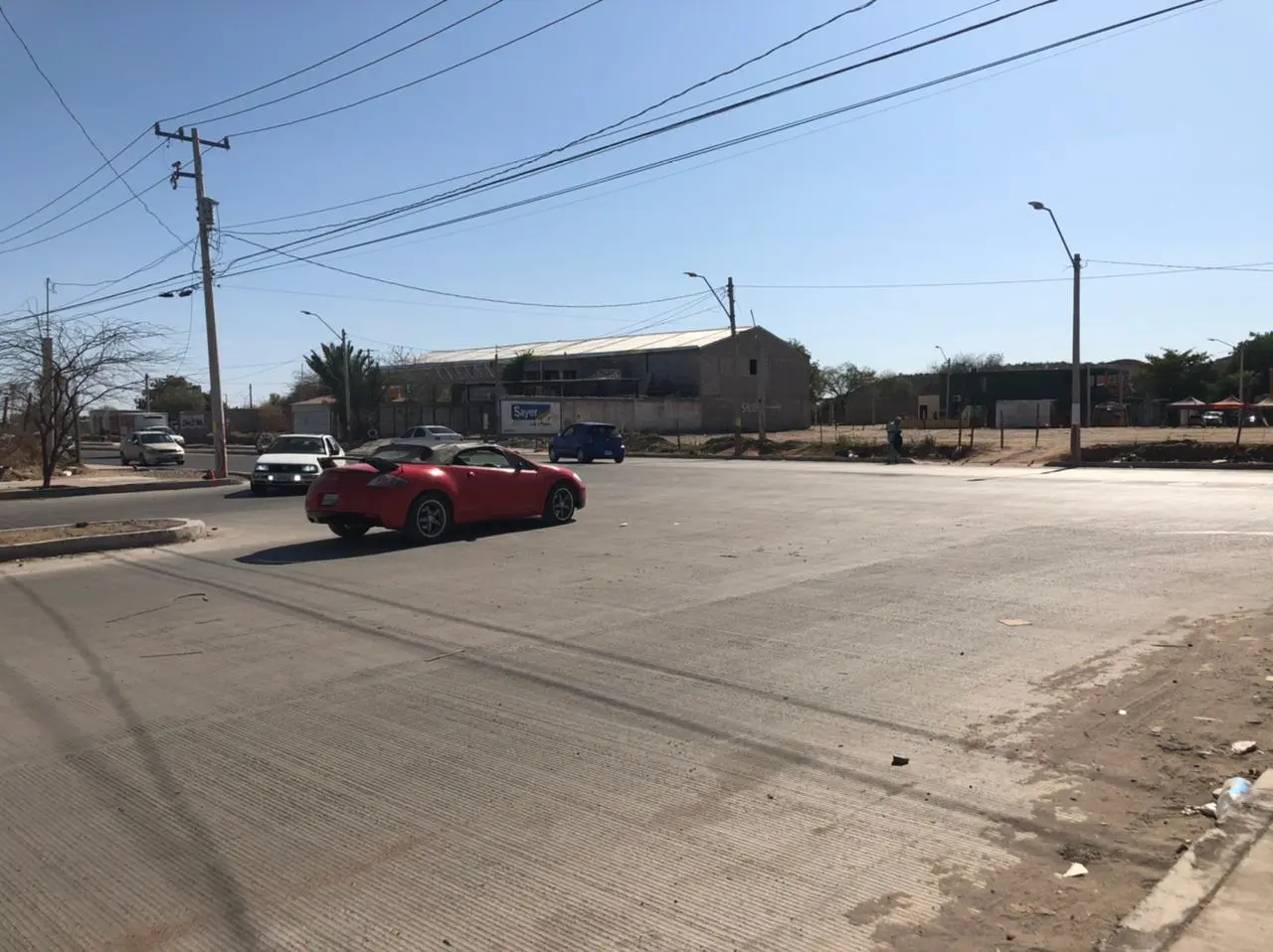 Este peligroso cruce sobre bulevar Luz Valencia y Quiroga los tiene a todos con el Jesús en la boca
