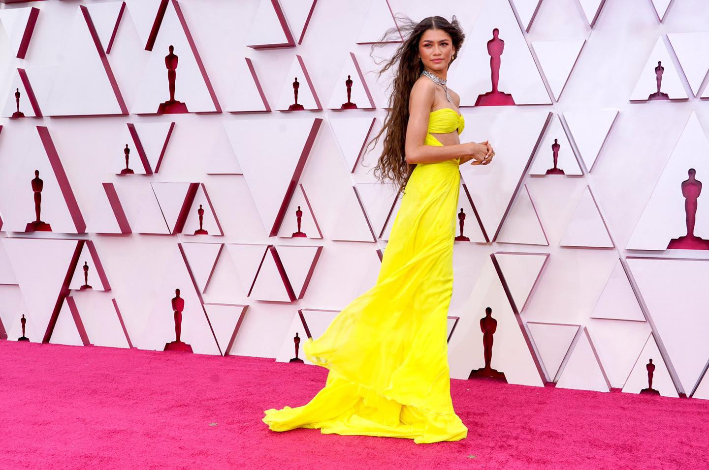 Zendaya en la alfombra roja del Oscar 2021