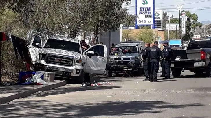 Conductor de Nogales mata a tres tras subirse a la banqueta