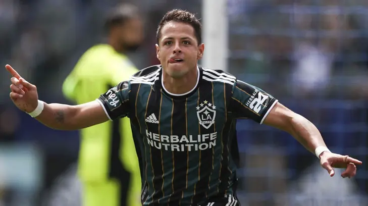 ¿Chicharito anotará en el clásico?