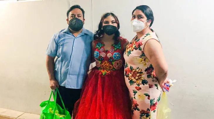 Fedra repartió amor y alimentos en el HIES para celebrar sus XV años