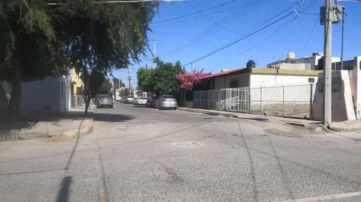 La avenida Minorca parece montaña rusa, denuncian vecinos de Las Granjas