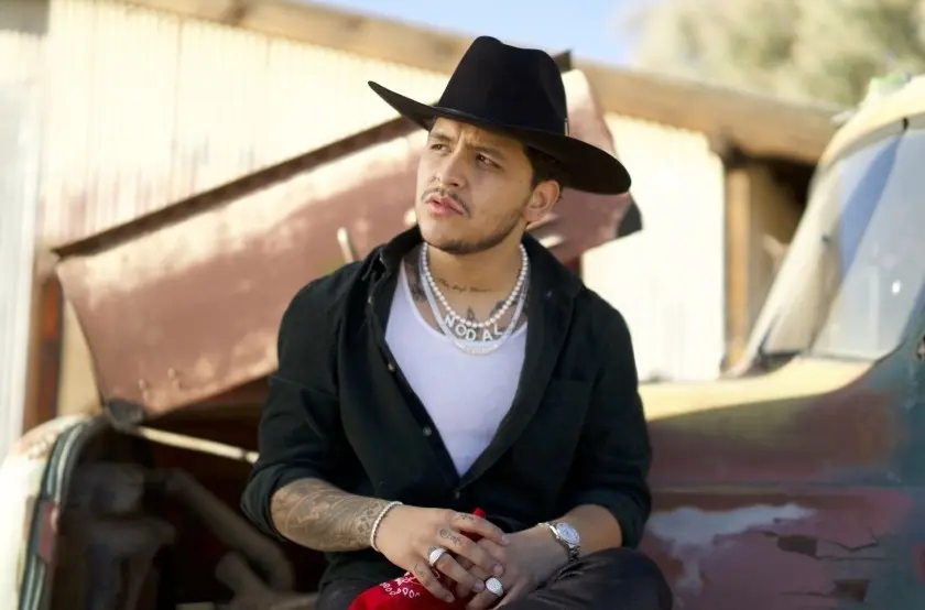Christian Nodal pide ayuda a sus fans para componer
