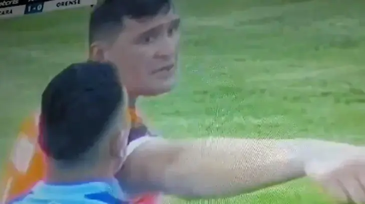 Portero es expulsado por orinar en pleno partido