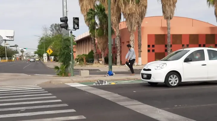 ¡Ya es viernes! Captan a un hombre bailando feliz en calles de Hermosillo