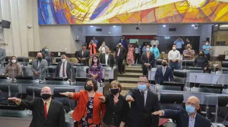 Toman protesta los ciudadanos suplentes de diputados locales