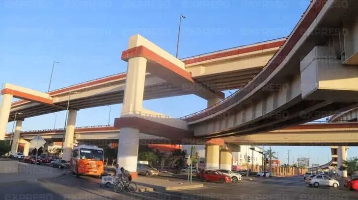 ¿Está en riesgo de colapsar el puente del Luis Encinas y Solidaridad?