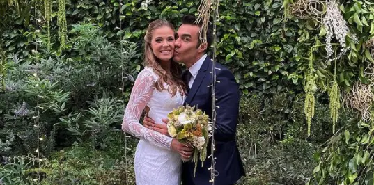 Adrián Uribe tuvo una romántica boda con Thuany Martins