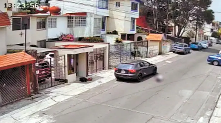 Mi cara golpeó contra el pavimento; tras discusión, hombre lanza a su novia de un auto