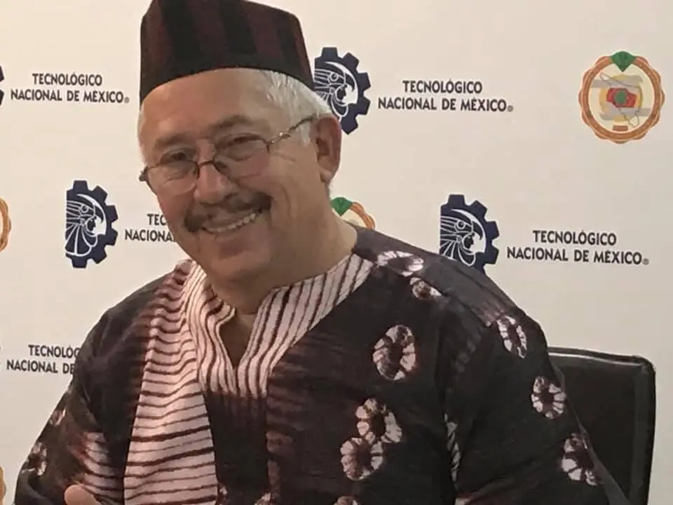 Regresó de África para titularse; volverá a irse para dirigir una importante empresa en Etiopía