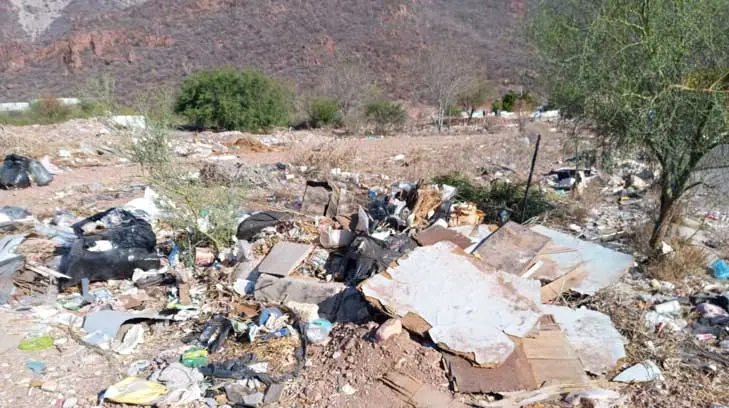 Vecinos reportan basurero clandestino en Guaymas Norte