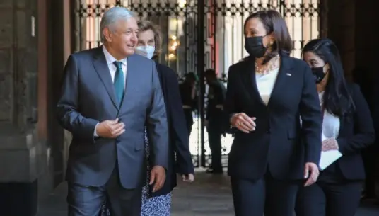 AMLO tendrá llamada telefónica con Kamala Harris