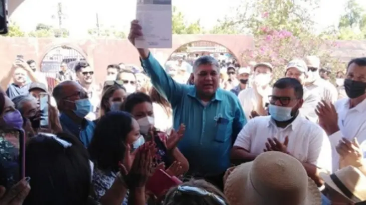 Llega la 4T a Empalme; Luis Fuentes recibe su constancia de mayoría como alcalde