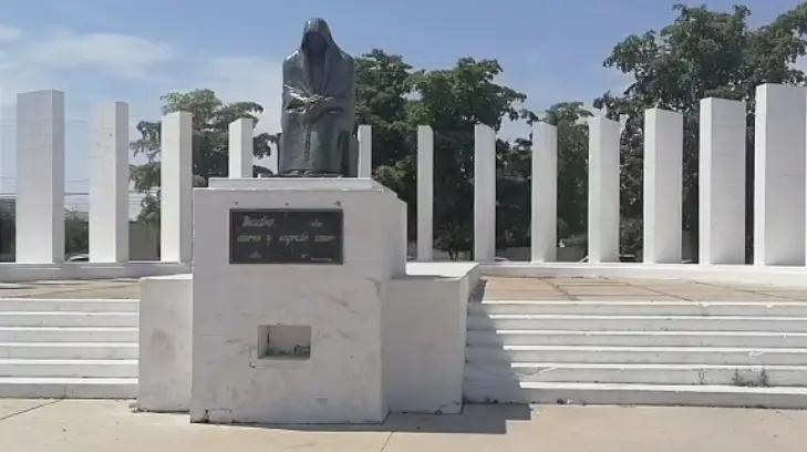 La Plaza 10 de Mayo tiene más de 60 años dándole espacio al Monumento de la Madre