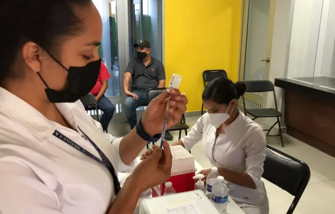 Navojoa avanza en la aplicación de vacuna