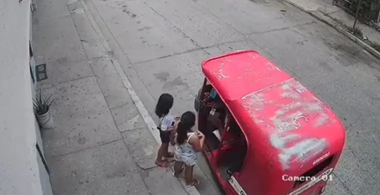 Indignante: captan a taxista que se estaciona para abusar sexualmente de dos niñas en plena calle