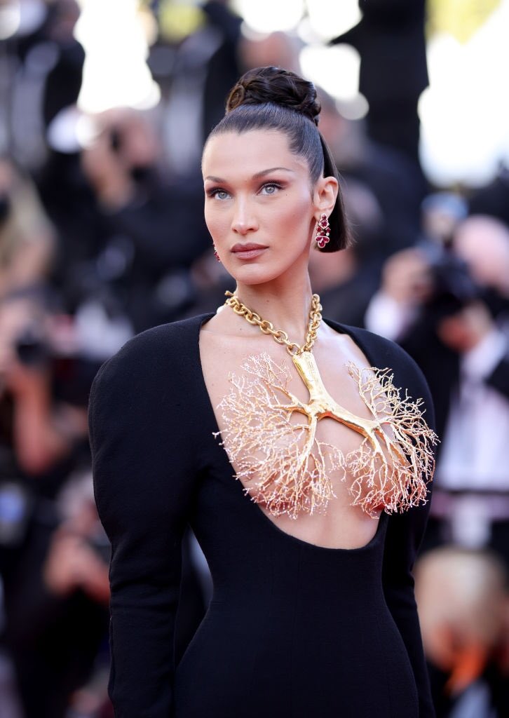 Bella Hadid se roba las miradas en Cannes