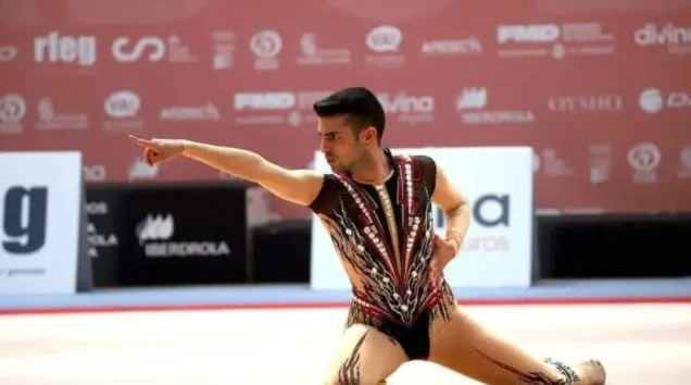 Defienden a gimnasta tras ataque homofóbico en redes