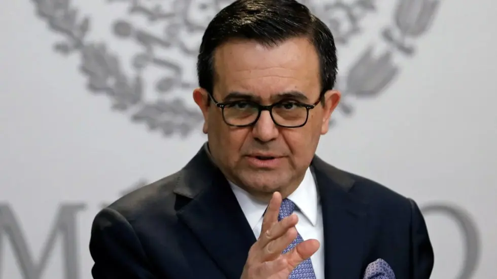 Vinculan a proceso a Idelfonso Guajardo, extitular de Economía, por enriquecimiento ilícito