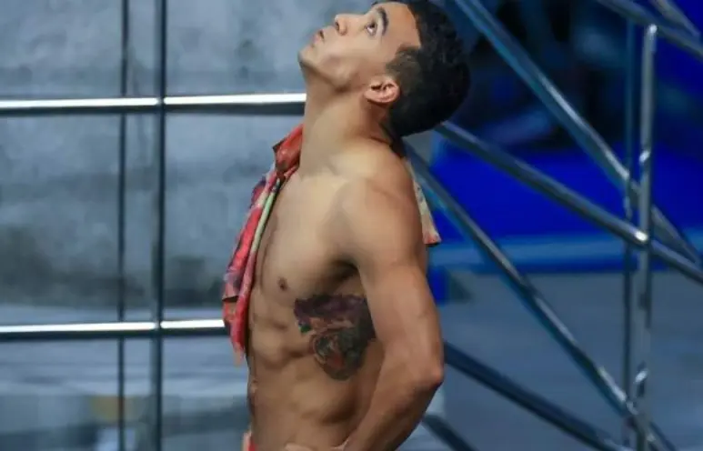 Solamente quieres golpear la pared: Juan Celaya