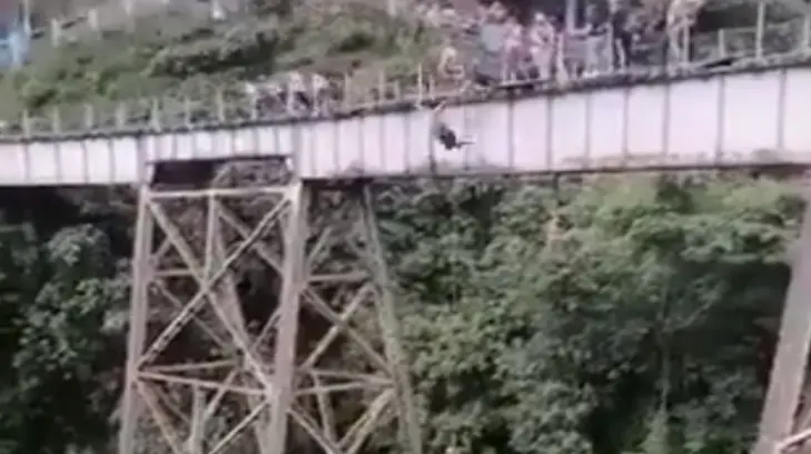 VIDEO - Joven muere al confundir instrucciones y saltar de bungee sin estar lista