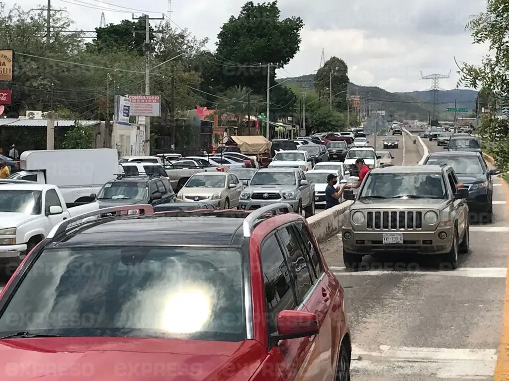 Lluvia anima a los hermosillenses a salir de la ciudad para disfrutar del clima
