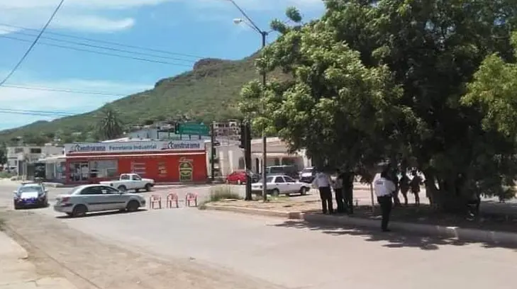 ¡Ya están hartos!; Guaymenses bloquean las calles por fugas de drenaje