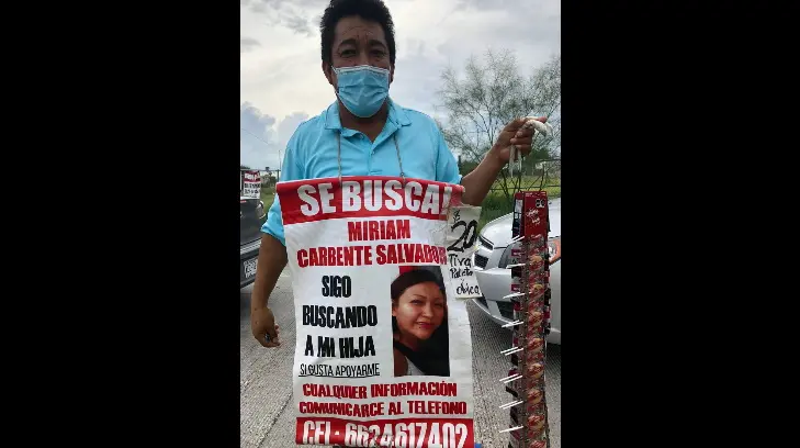 Humberto vende dulces en Hermosillo para seguir con la búsqueda de su hija
