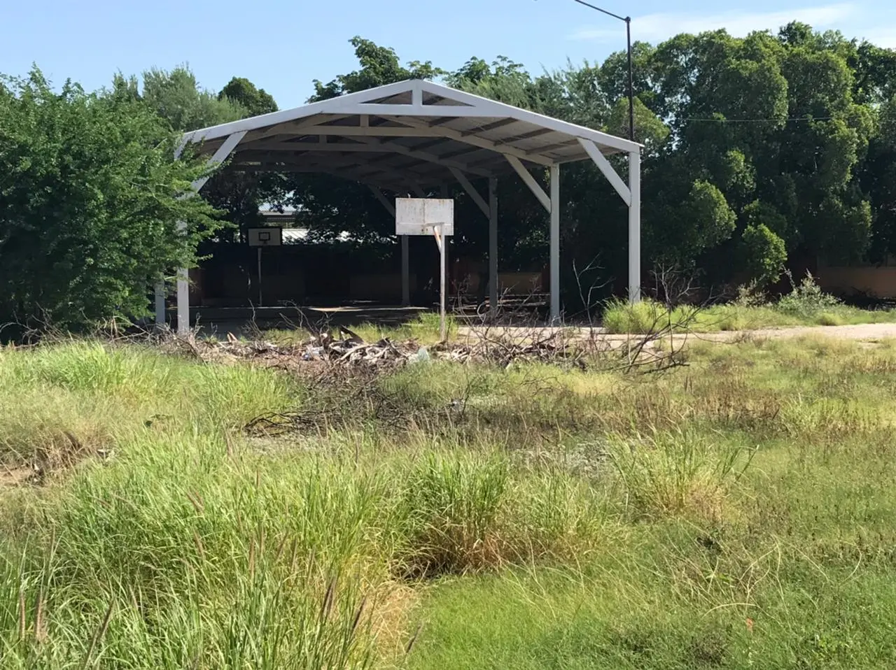 A menos de un mes del regreso presencial, esta escuela se encuentra en total abandono