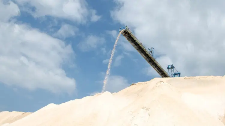 Minera china evalúa efecto de reforma a la Ley Minera