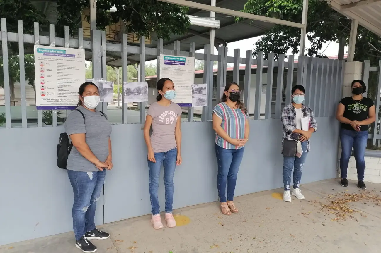 Padres de familia cierran escuela al sur de la ciudad porque no está en condiciones