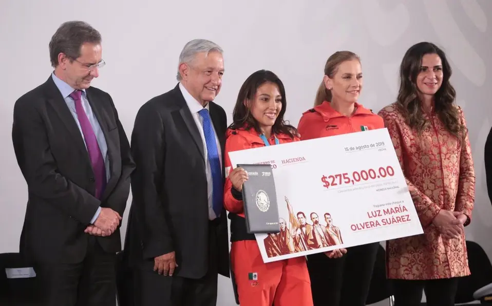 ¿Cuánto dinero entregó AMLO a medallistas de Juegos Olímpicos?