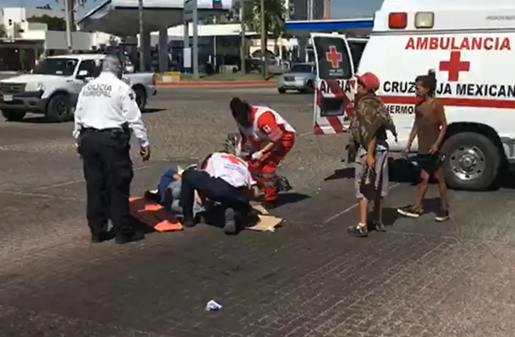 Video | Taxista atropella a persona en bicicleta al oriente de Hermosillo