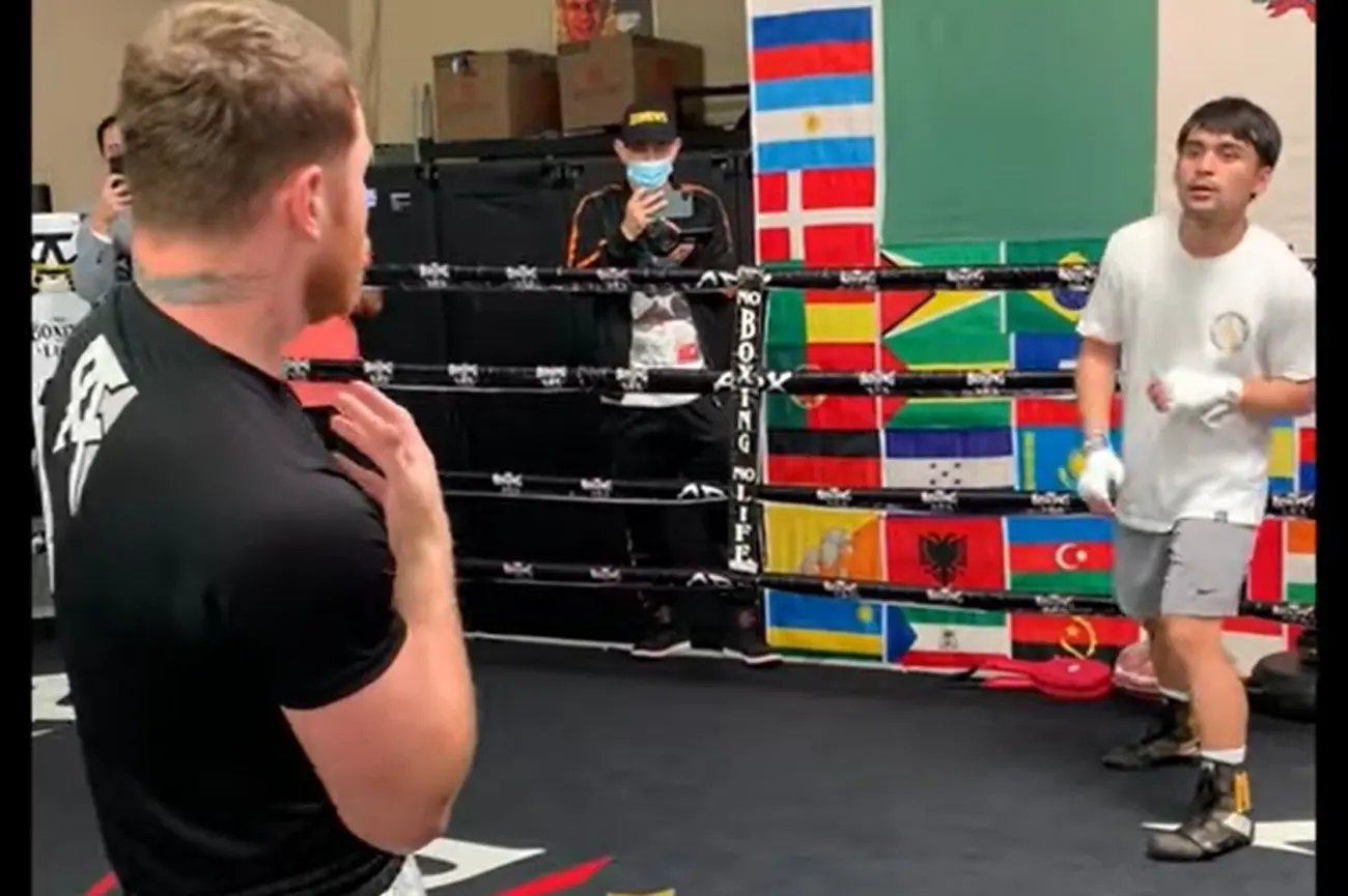 Canelo Álvarez entrena al hijo de Manny Pacquiao y prepara su debut