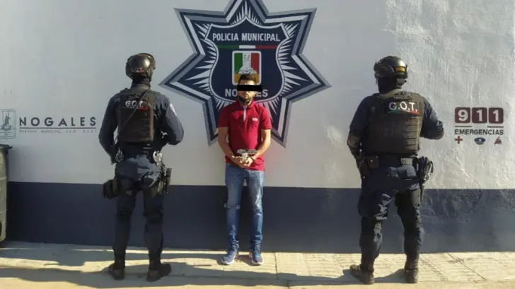 Presume posesión de arma de fuego y lo detienen en Nogales