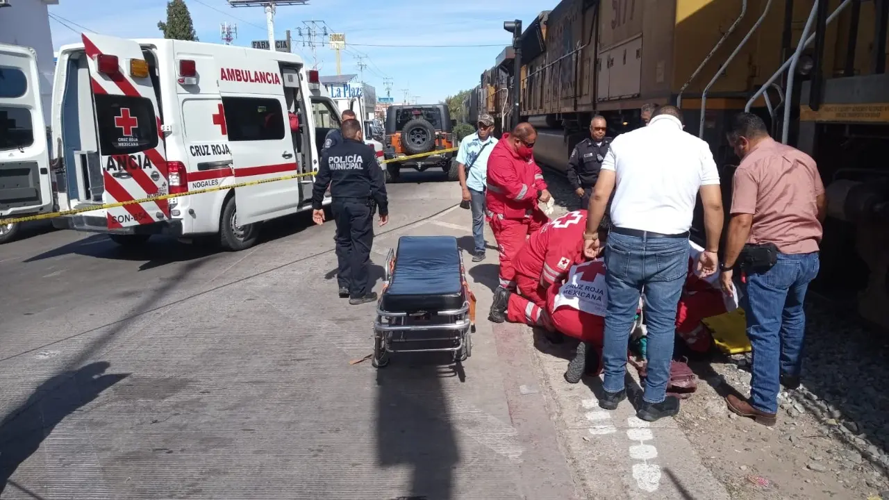VIDEO - Adolescente es arrollado por tren en Nogales; se presume que se aventó a las vías