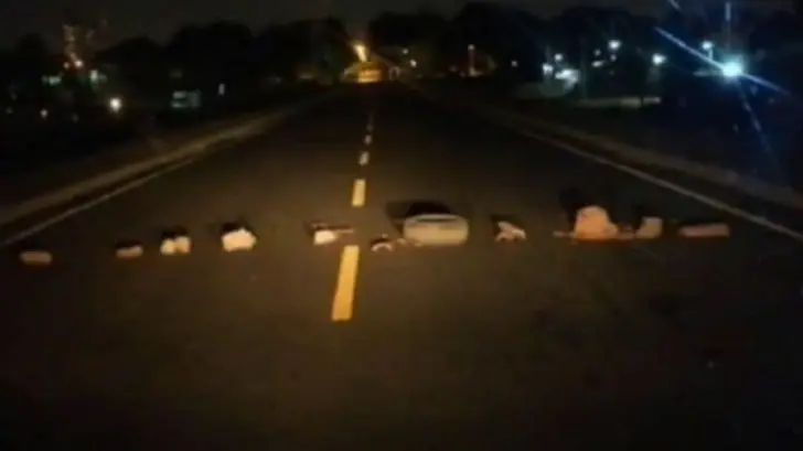 Barricadas; denuncian nueva forma de asalto en la oscuridad del bulevar Serna
