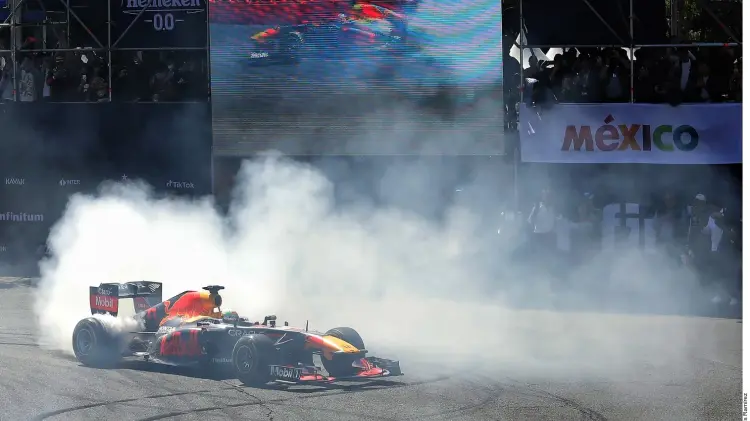 Checo Pérez termina tercero en GP; se convierte en el primer mexicano en subir al podio en el país