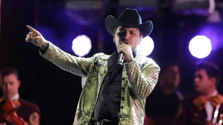 ¿Para Belinda? ¡Nodal estrena nueva canción!