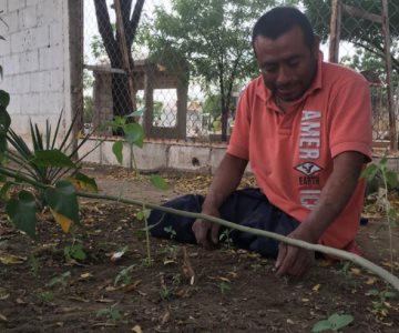 Después de perder sus piernas, Dionisio salió a buscar cómo sobrevivir por su cuenta