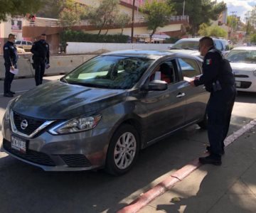 Dan tips de prevención a quienes cruzan la frontera por Nogales