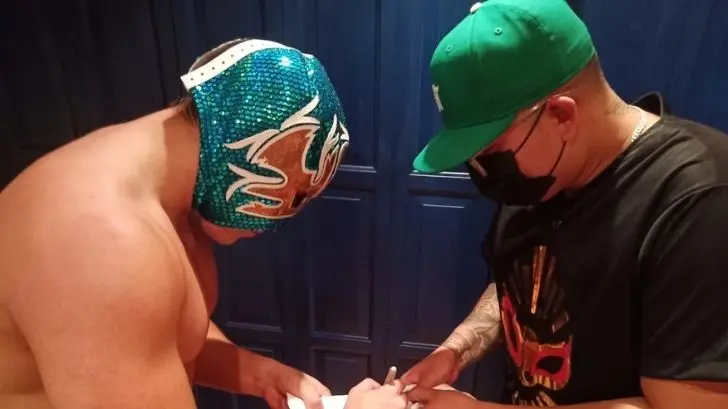 Julio Urías visita la Arena México