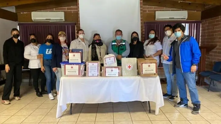 Estudiantes de la Universidad Kino entregan donativo de medicamentos básicos