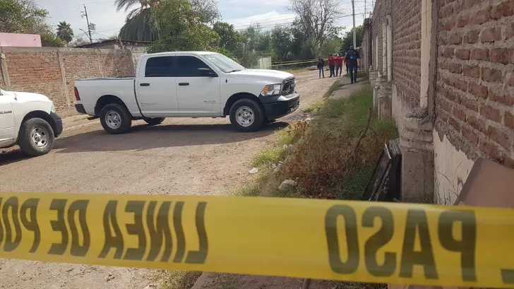 Encuentran cuerpo envuelto en cobijas en camino de terracería; no presentaba signos de violencia