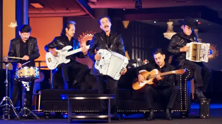 Tigres del Norte reciben trágica noticia a mitad de un concierto